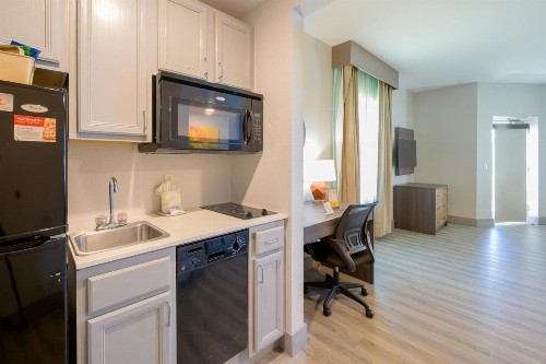 Hawthorn Suites by Wyndham Panama City Beach FL - image 6