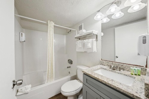 Sugar Sands Inn & Suites Panama City Beach - image 5