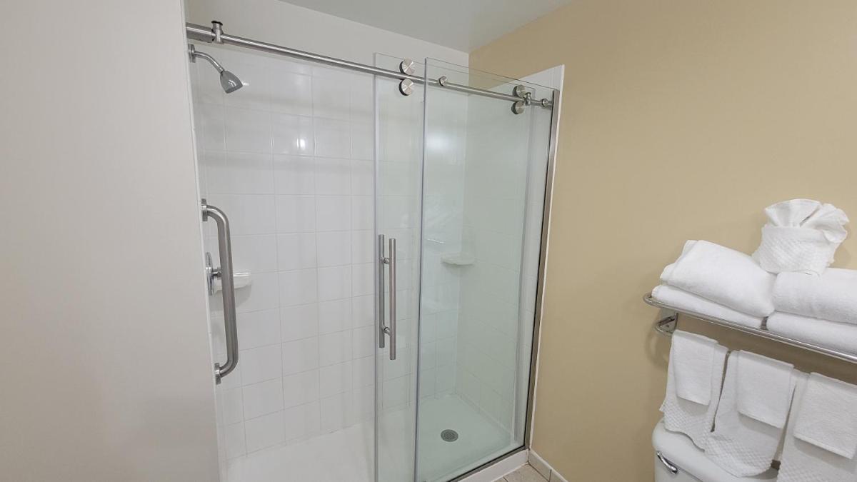 Sleep Inn & Suites Panama City Beach - image 2