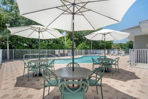 Sleep Inn & Suites Panama City Beach - image 9
