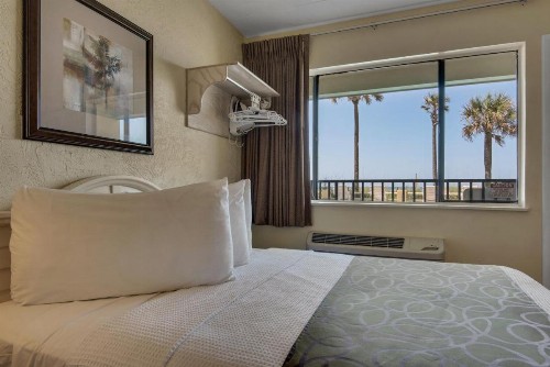 Ramada by Wyndham Panama City Beach / Beachfront - image 5