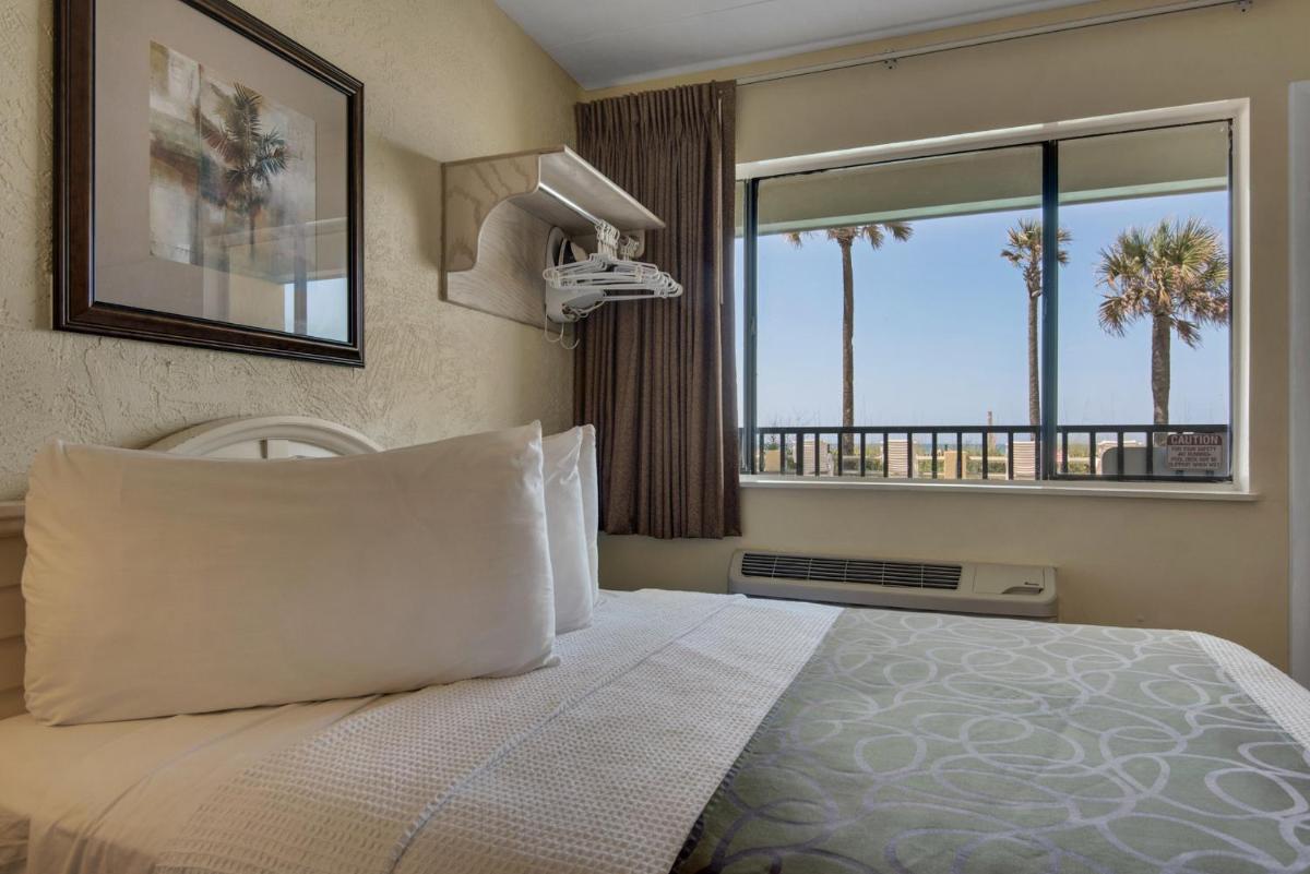Ramada by Wyndham Panama City Beach / Beachfront - image 5