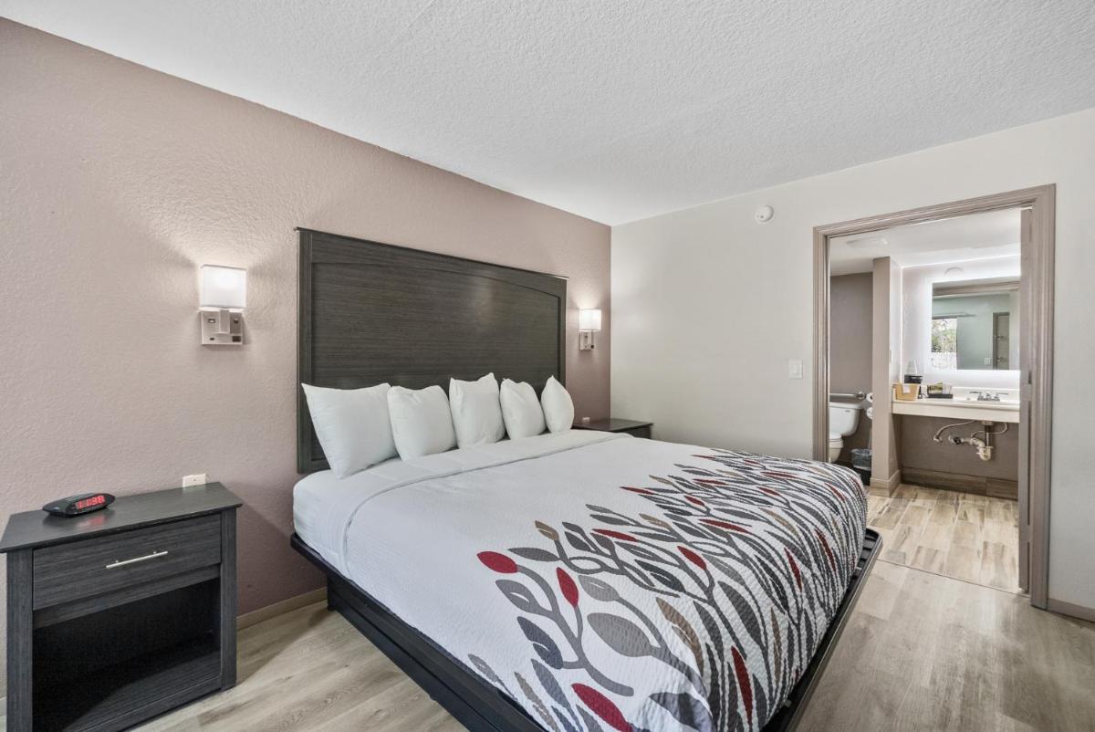 Executive Inn - Panama City Beach - image 3