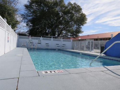 Executive Inn - Panama City Beach - image 4