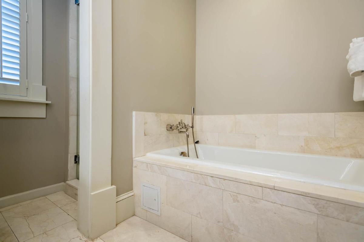 The Pearl Hotel - image 2