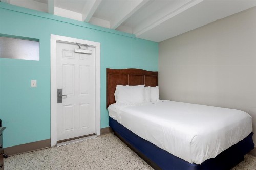 Bikini Beach Resort - image 19