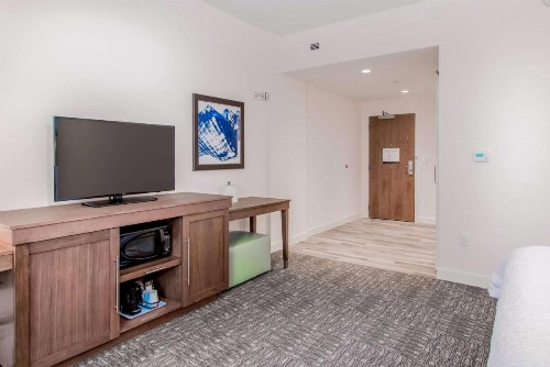 Hampton Inn & Suites Panama City Beach-Beachfront - image 15