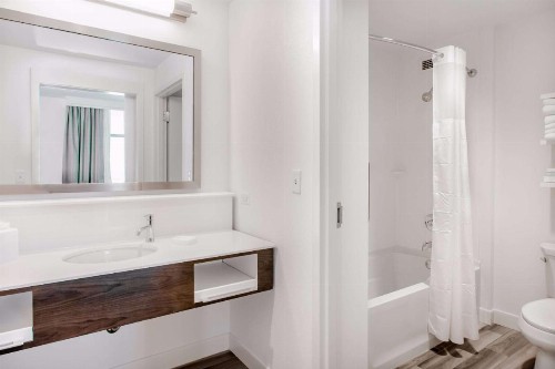 Hampton Inn & Suites Panama City Beach-Beachfront - image 38