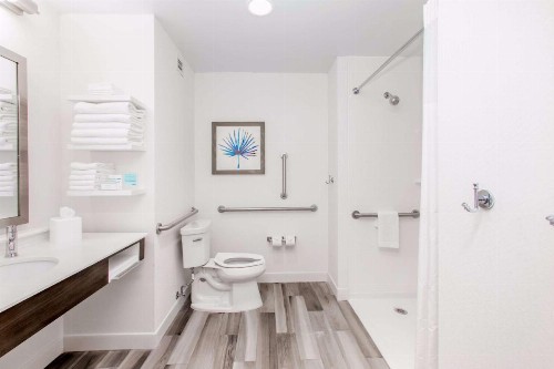 Hampton Inn & Suites Panama City Beach-Beachfront - image 9