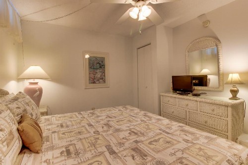 Gulf Gate 402 - image 10