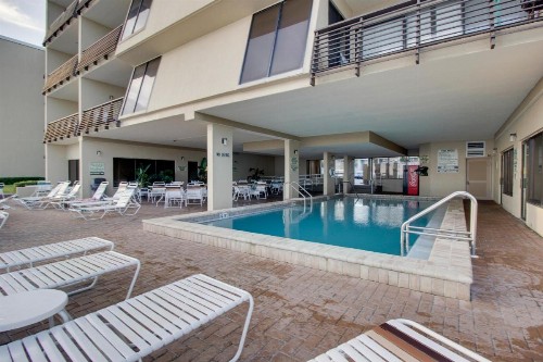 Gulf Gate 402 - image 9