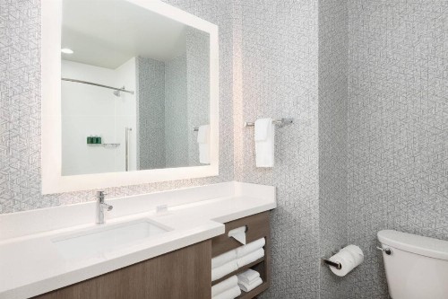 SpringHill Suites by Marriott Panama City Beach Beachfront - image 32