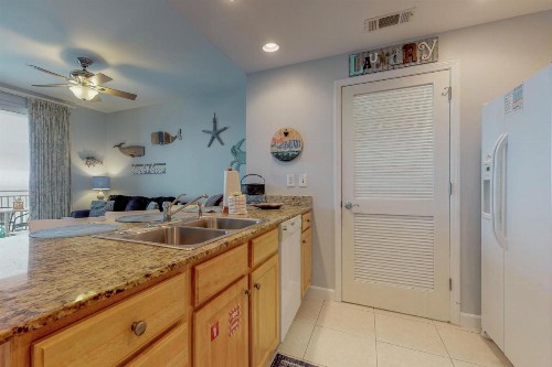 The Splash Resort and Condos West - image 11