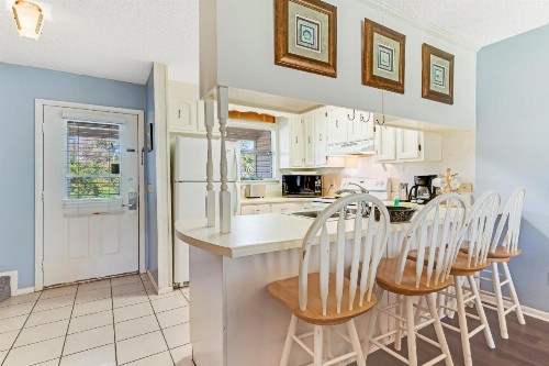 Deluna Court Getaway - image 8