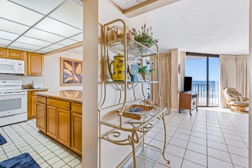 Edgewater 207 - image 11