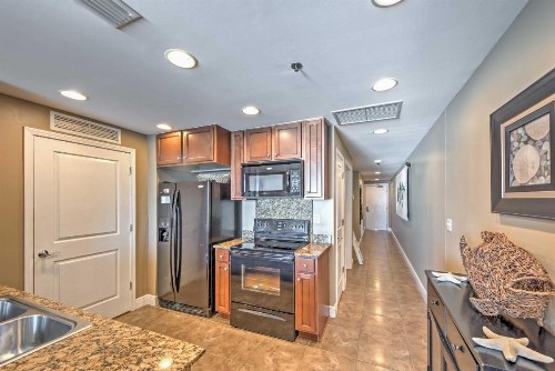 Stunning Panama City Condo with Pool Steps to Beach - image 11