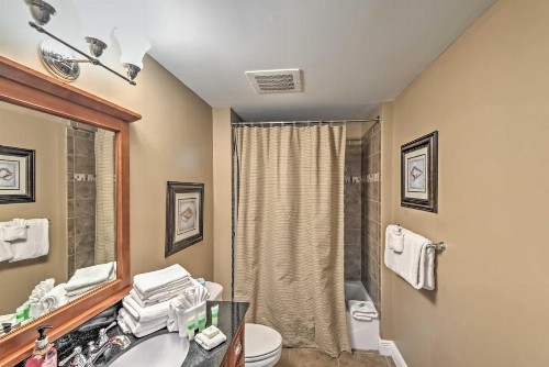 Stunning Panama City Condo with Pool Steps to Beach - image 7