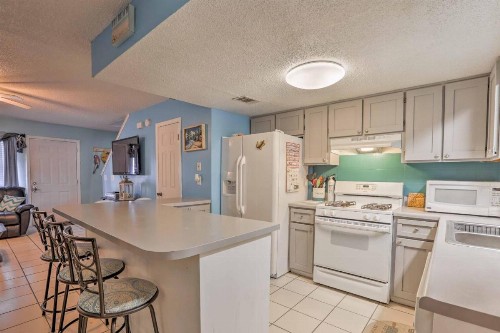 Panama City Townhome with Shared Pool-Steps to Beach! - image 7
