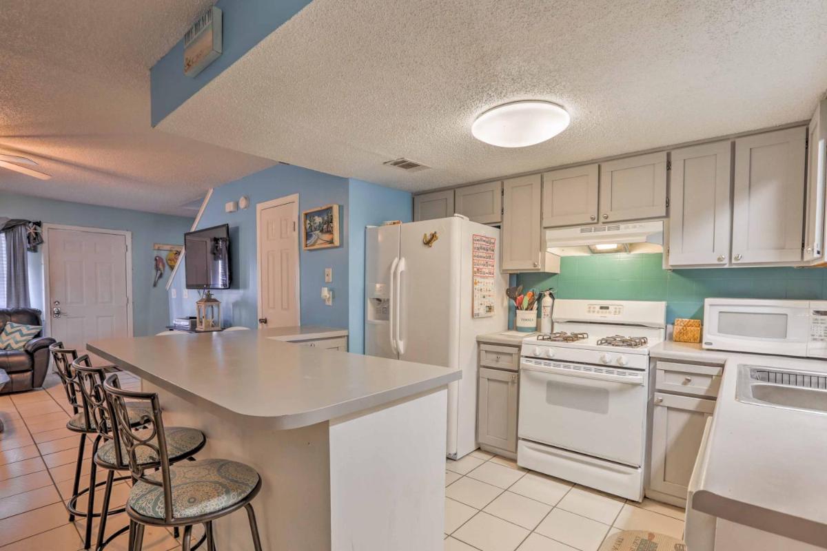 Panama City Townhome with Shared Pool-Steps to Beach! - image 7