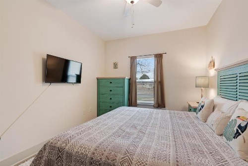 Seahorse Hideaway - image 8