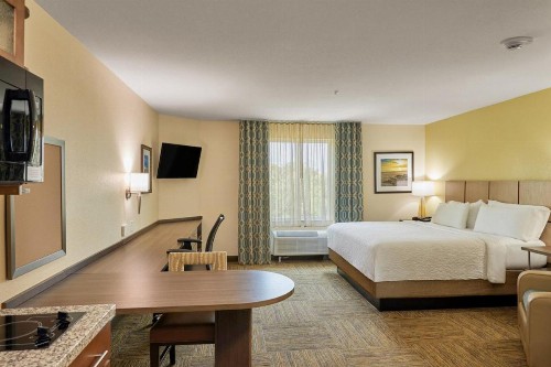 Candlewood Suites - Panama City Beach Pier Park an IHG Hotel - image 11