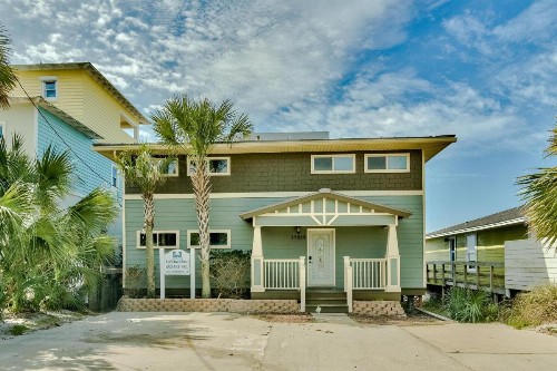 Sandy Bottoms - Fabulous West End Beach House & Hot Tub! - image 1