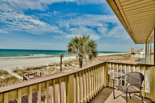 Sandy Bottoms - Fabulous West End Beach House & Hot Tub! - image 10