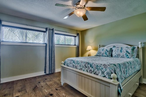 Sandy Bottoms - Fabulous West End Beach House & Hot Tub! - image 13