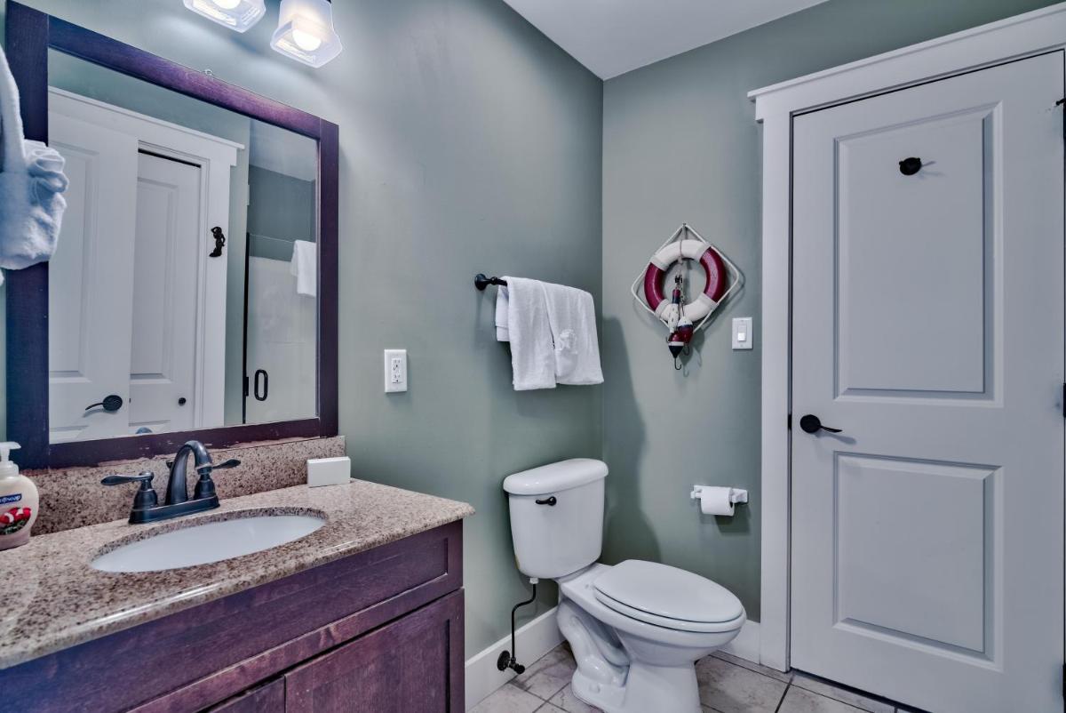 Sandy Bottoms - Fabulous West End Beach House & Hot Tub! - image 3