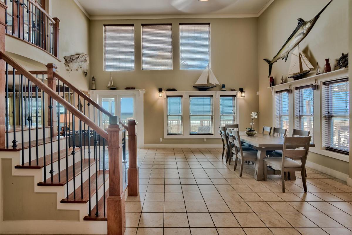 Sandy Bottoms - Fabulous West End Beach House & Hot Tub! - image 6