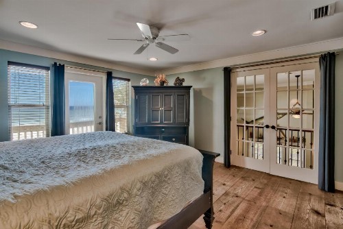 Sandy Bottoms - Fabulous West End Beach House & Hot Tub! - image 7