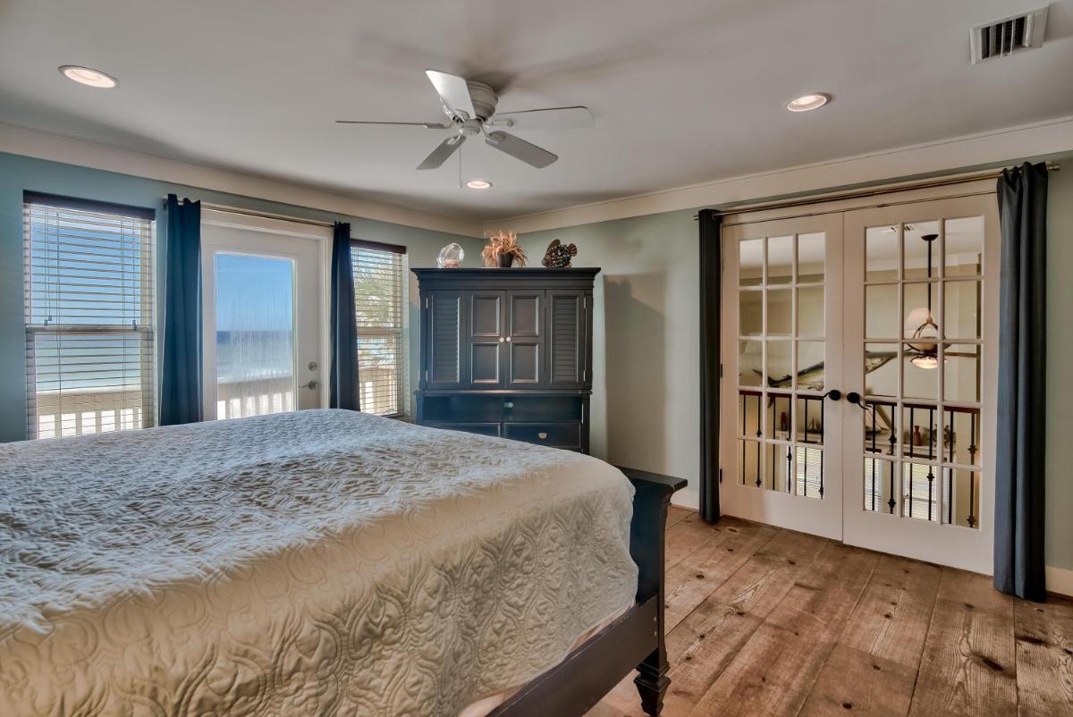 Sandy Bottoms - Fabulous West End Beach House & Hot Tub! - image 7