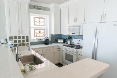 Southern Comfort - Beautiful Private Beachfront Home! - image 18