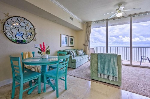 Beachfront Condo with Balcony Less Than 2Mi to Gulf World - image 10