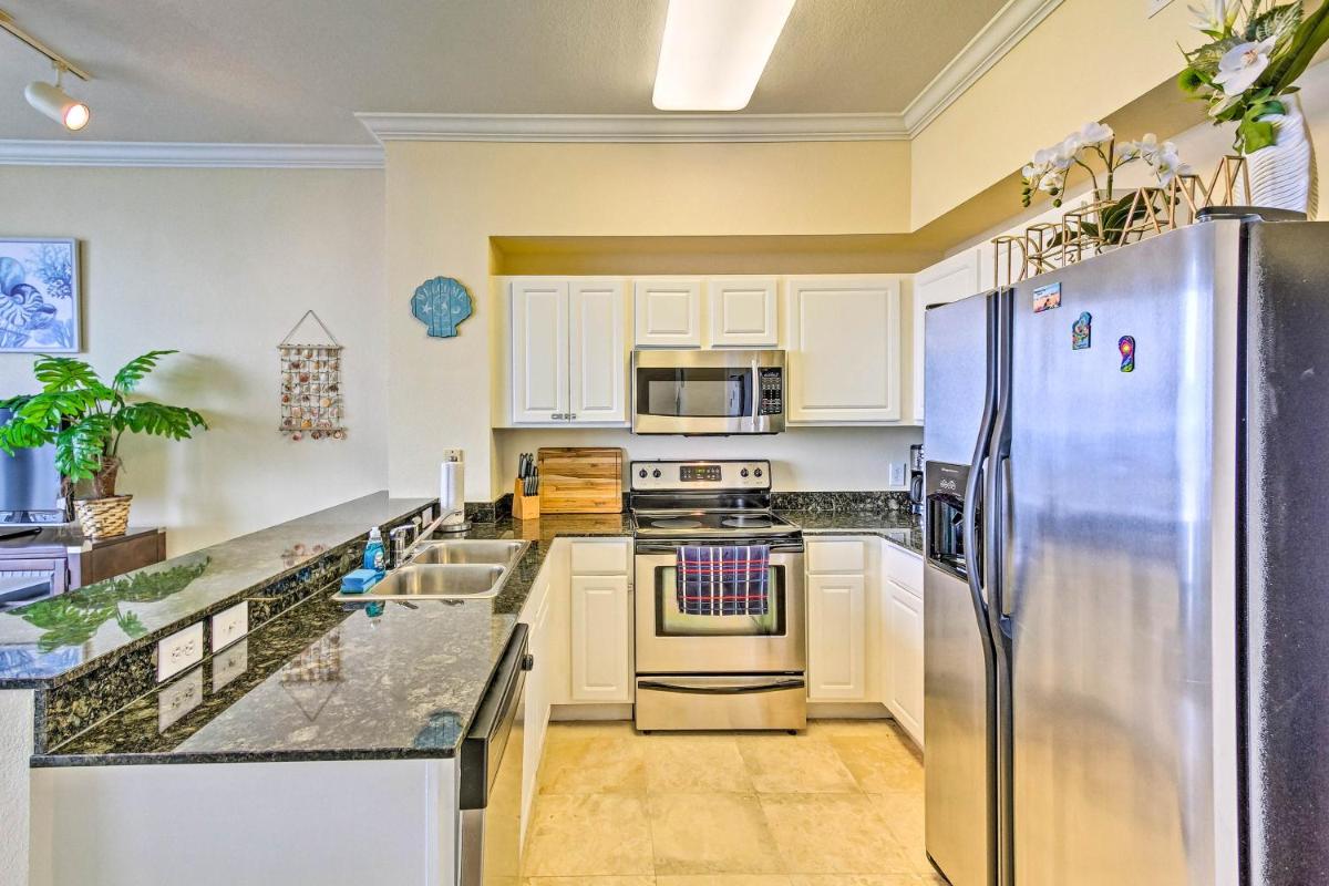 Beachfront Condo with Balcony Less Than 2Mi to Gulf World - image 2
