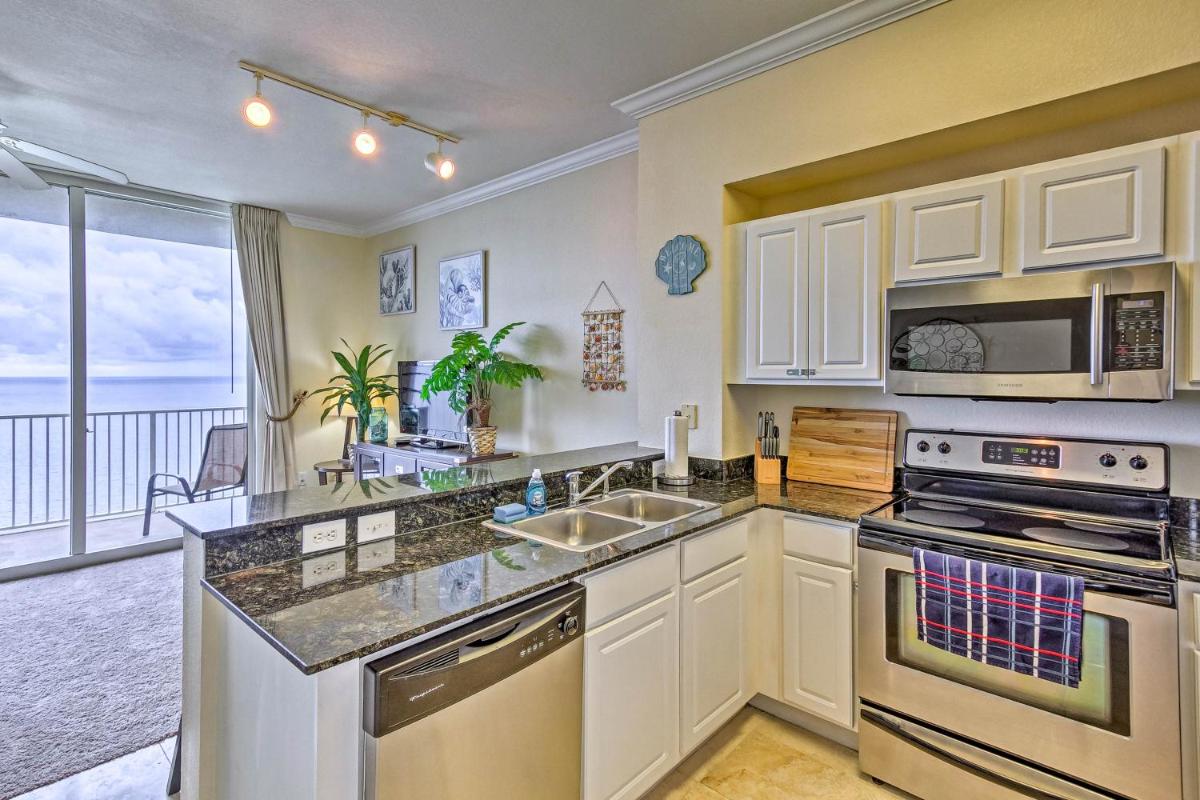 Beachfront Condo with Balcony Less Than 2Mi to Gulf World - image 4