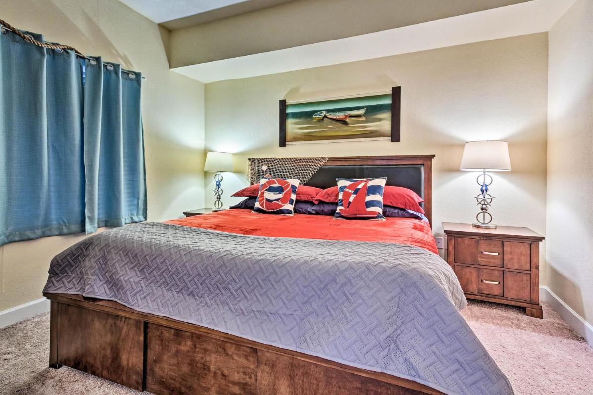 Beachfront Condo with Balcony Less Than 2Mi to Gulf World - image 5