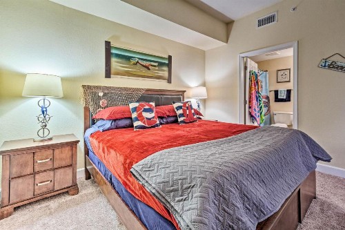 Beachfront Condo with Balcony Less Than 2Mi to Gulf World - image 6
