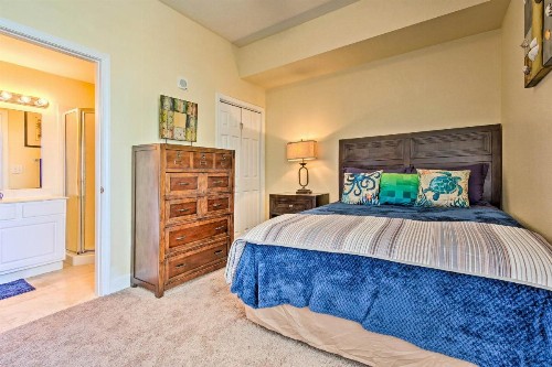 Beachfront Condo with Balcony Less Than 2Mi to Gulf World - image 8