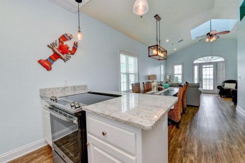 Sun of a Beach - Beautiful Home next to Pier Park - Swimming Pool! - image 11