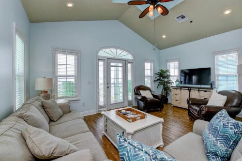 Sun of a Beach - Beautiful Home next to Pier Park - Swimming Pool! - image 8