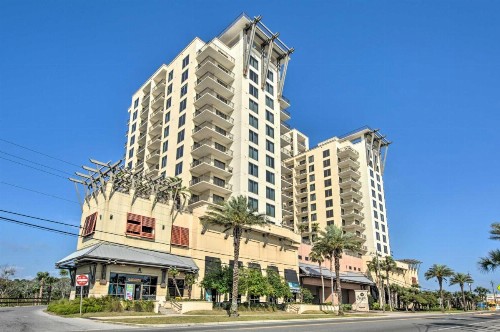Remodeled PCB Studio Apt with Balcony and Pool Access! - image 11