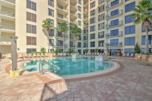 Remodeled PCB Studio Apt with Balcony and Pool Access! - image 8