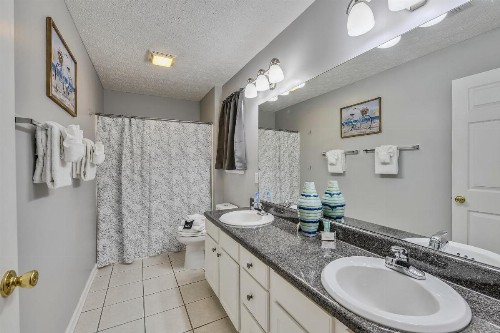 Poolside Cabana by Book That Condo - image 11