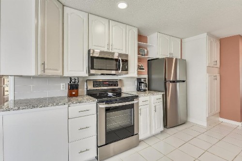Coral Cottage at Bid-a-Wee by Book That Condo - image 7