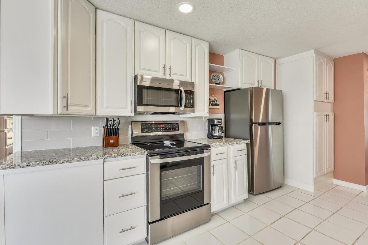 Coral Cottage at Bid-a-Wee by Book That Condo - image 7