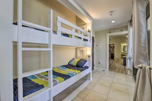 Coastal Condo with Ocean Views and Pool Access! - image 9