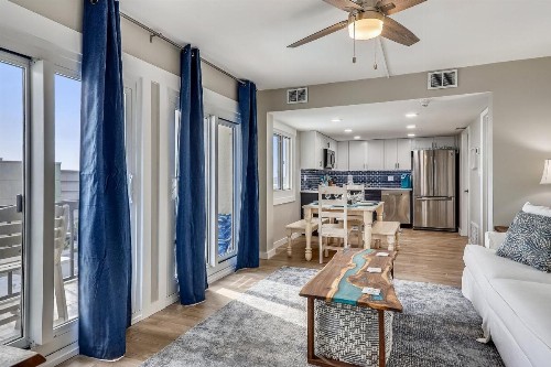 Sun' Corked by Book That Condo