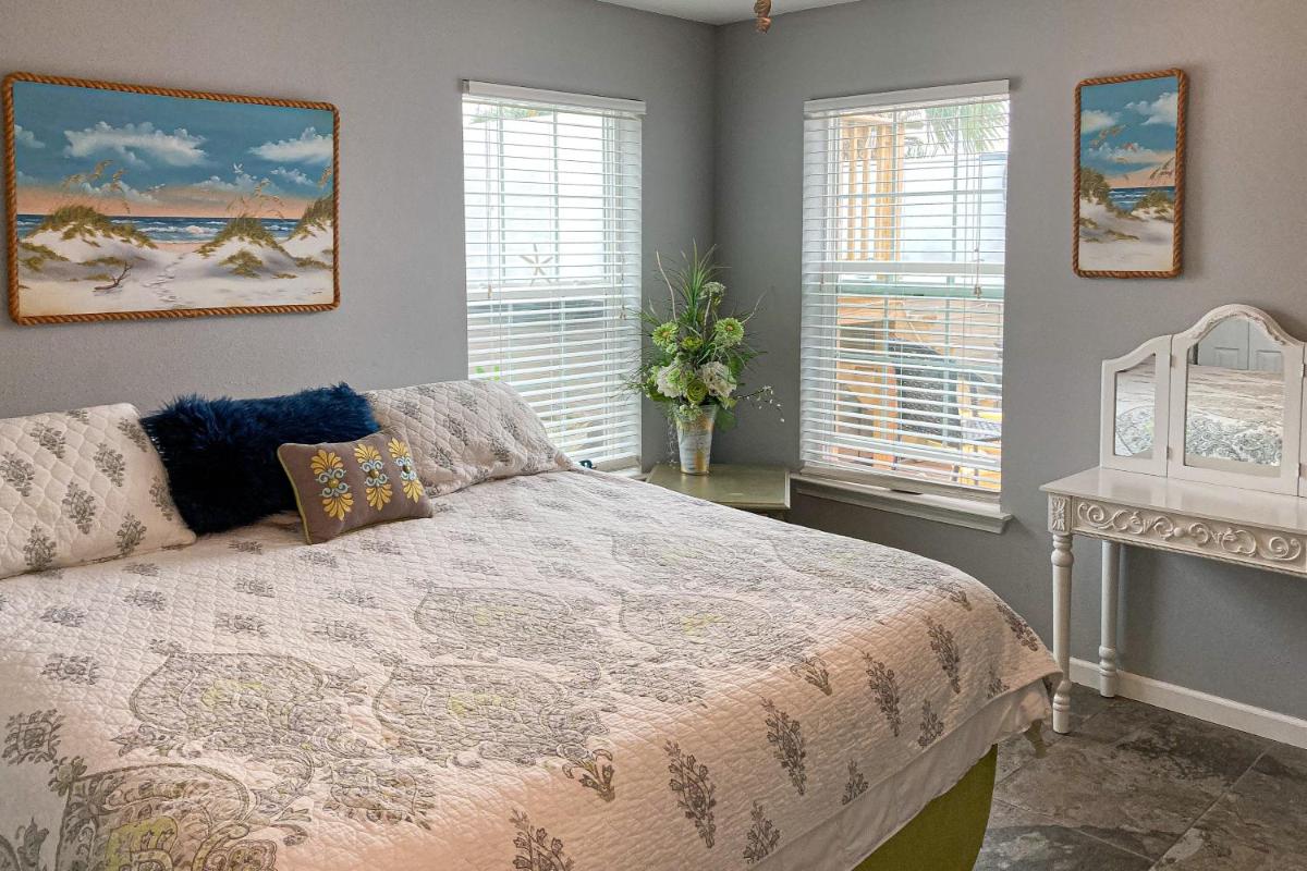 Our Wine Down Beach House - image 4