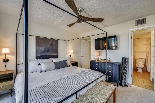 Pinnacle Port #A1-103 by Book That Condo - image 10